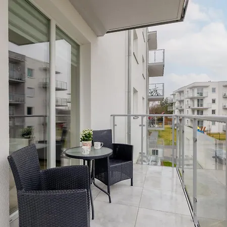 Seaside Porta Mare With Balcony By Renters * 科沃布热格